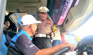 Operasi-Patuh-Semeru-2024-Polres-Lumajang-Gelar-Sosialisasi-Tertib-Lalin-di-Terminal-Menak-Koncar